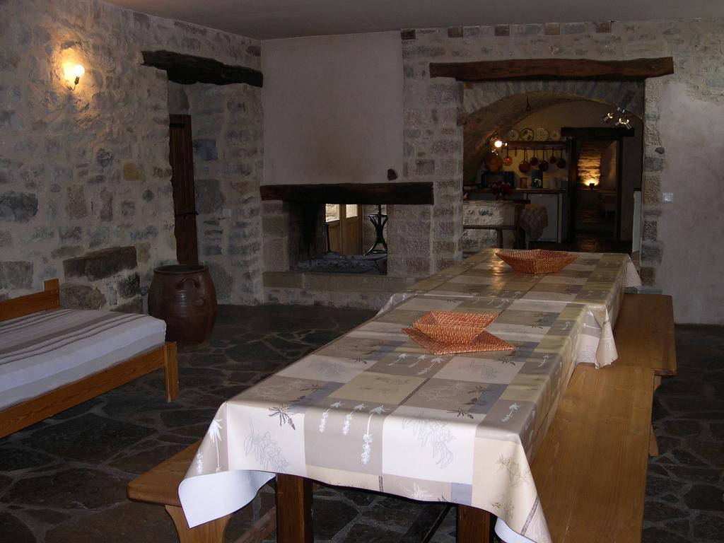 La Bergerie Bed and Breakfast Sainte-Eulalie-de-Cernon Exteriör bild